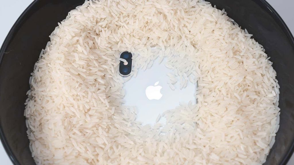 "آبل" تحذر  مستخدميها من وضع هواتفهم المبللة في الأرز