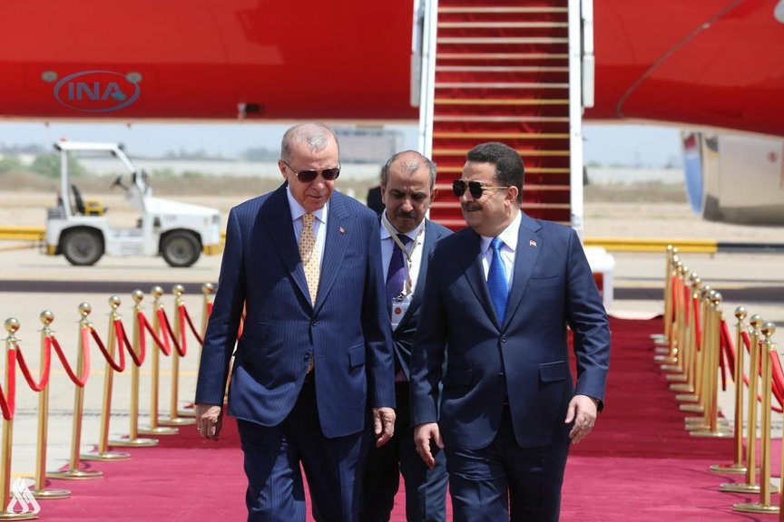 السوداني يستقبل أردوغان في مطار بغداد