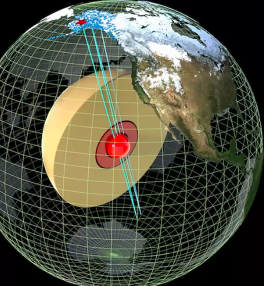 علماء يكتشفون كرة معدنية صلبة بحجم كوكب في مركز الأرض.. فما القصة؟