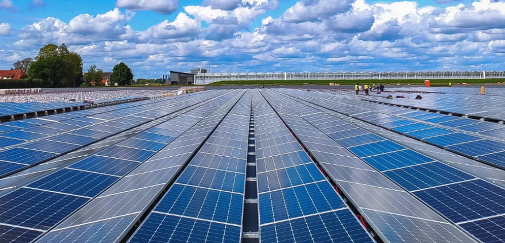 ثورة في عالم الطاقة: خلايا شمسية سيراميكية تُضاعف كفاءة توليد الكهرباء بألف مرة!
