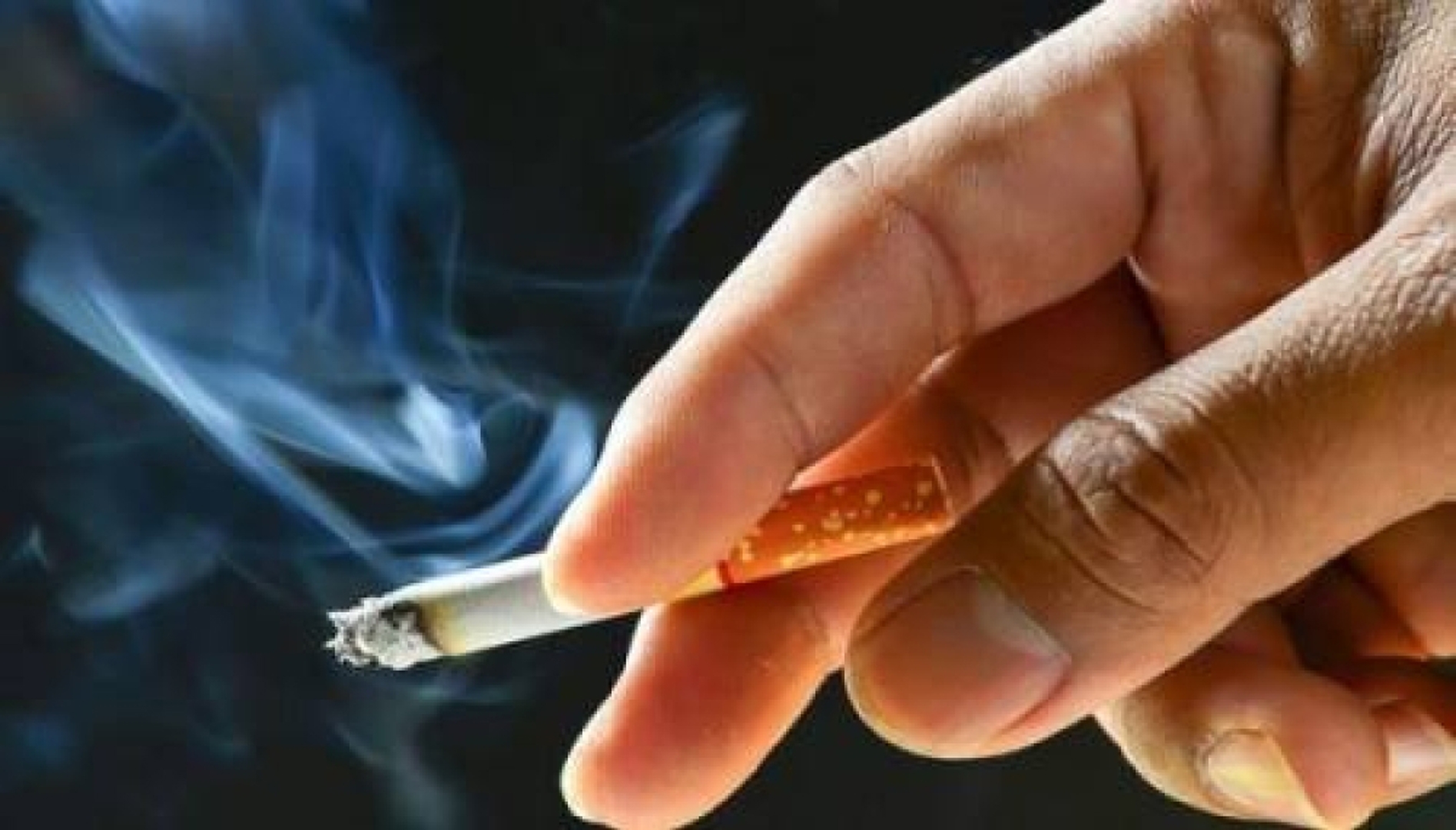 العراقيون ينفقون 3 مليارات دينار يوميا على التبغ